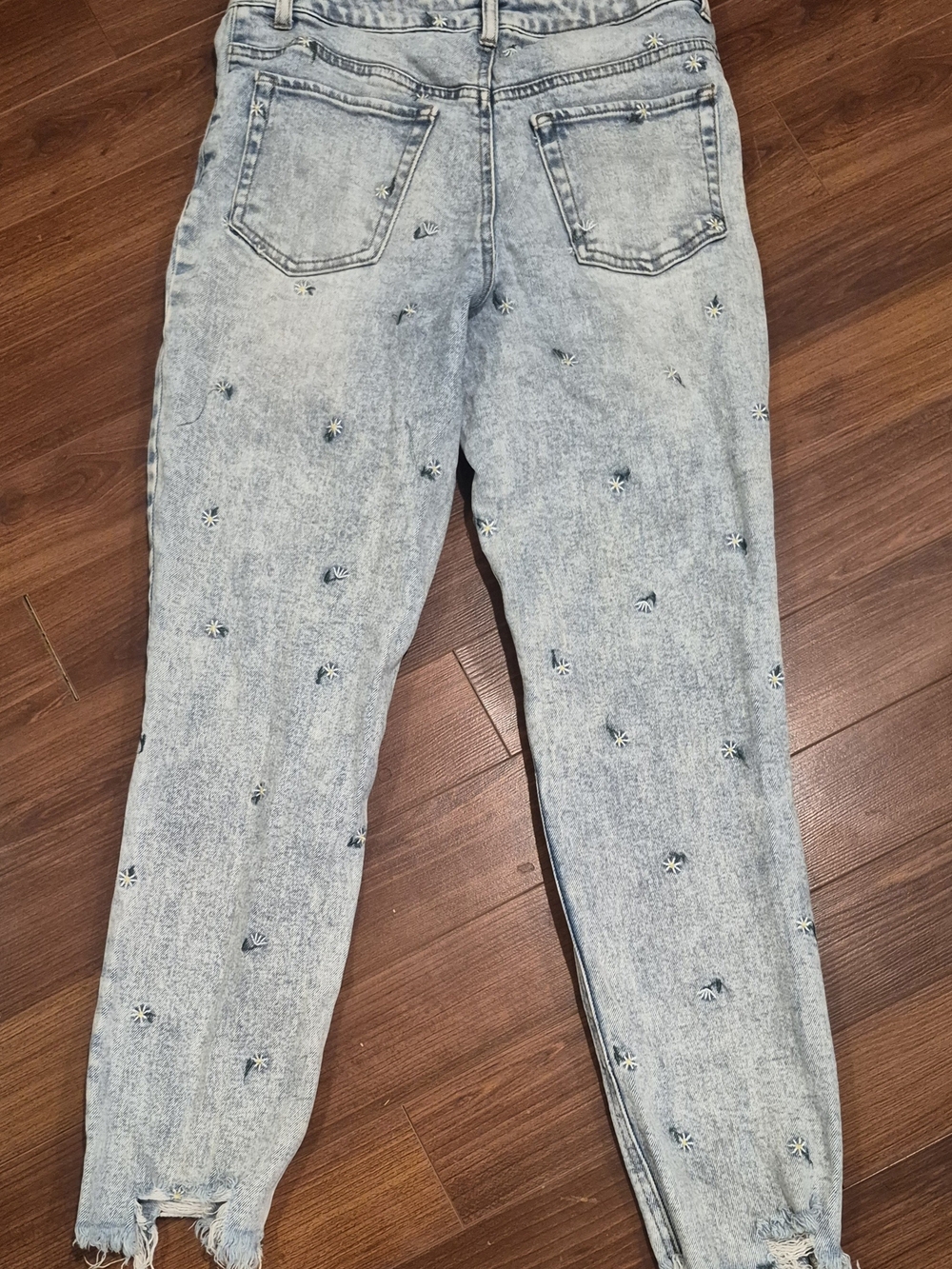Material Girl Light Blue Distressed Boyfriend Jeans with Embroidered Daisy's - Picture 4 of 4